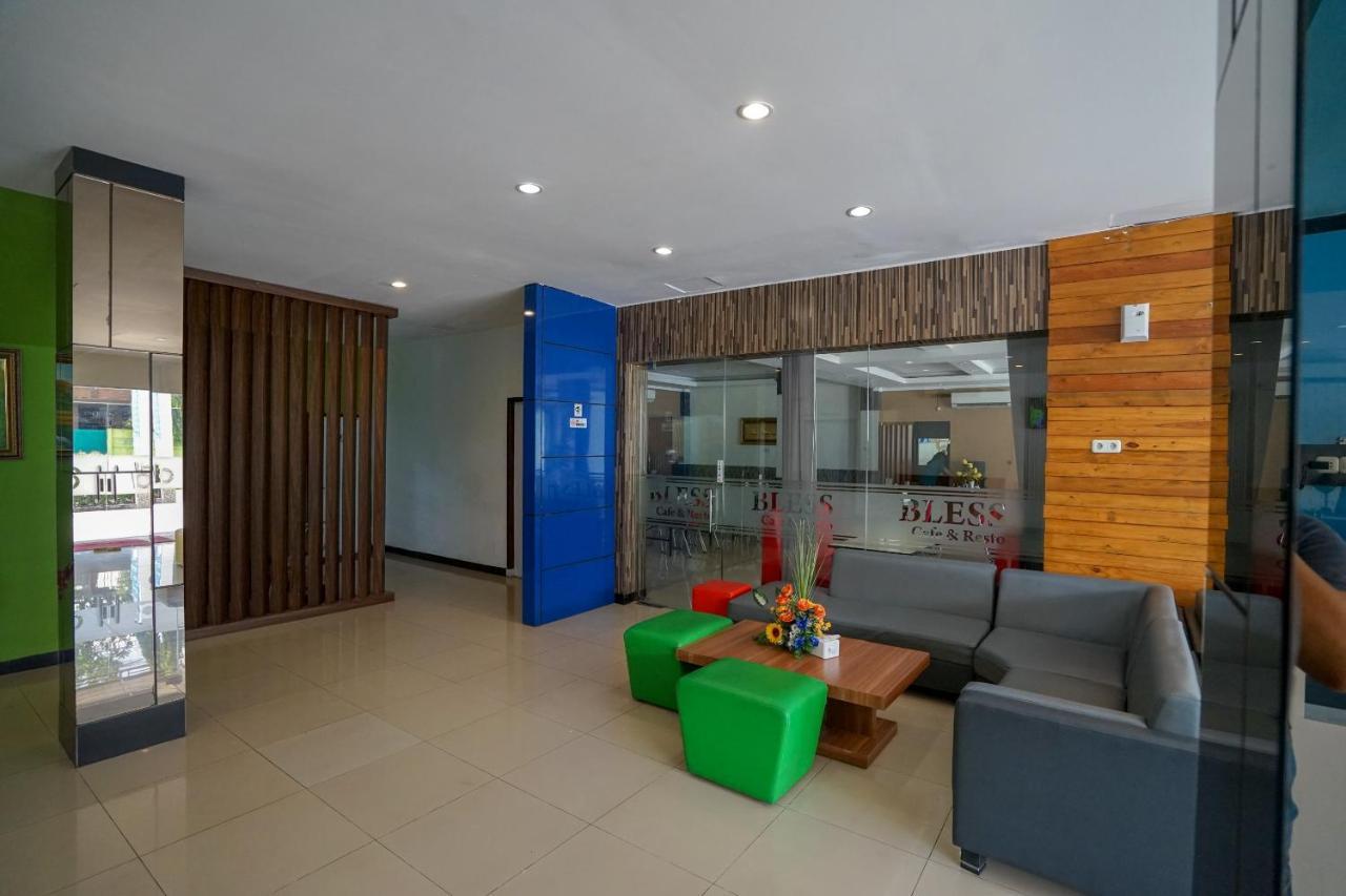 OYO 575 Blessing Hotel Palembang Exterior foto